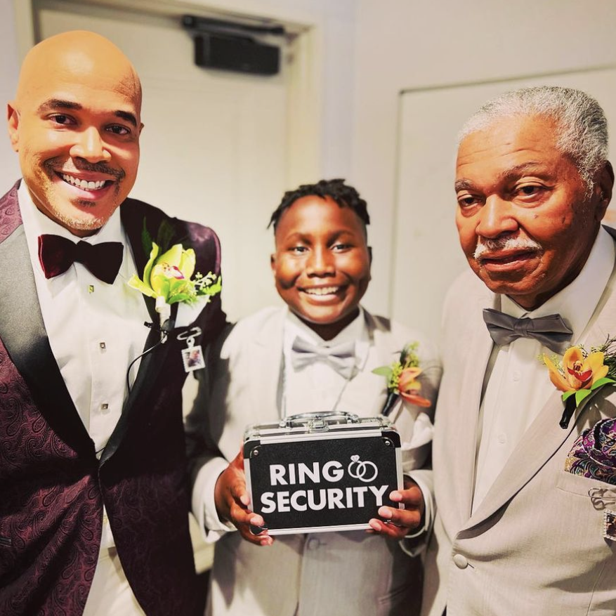 THE RING LEGEND Personalizable Ring Security Case for Ring Bearer